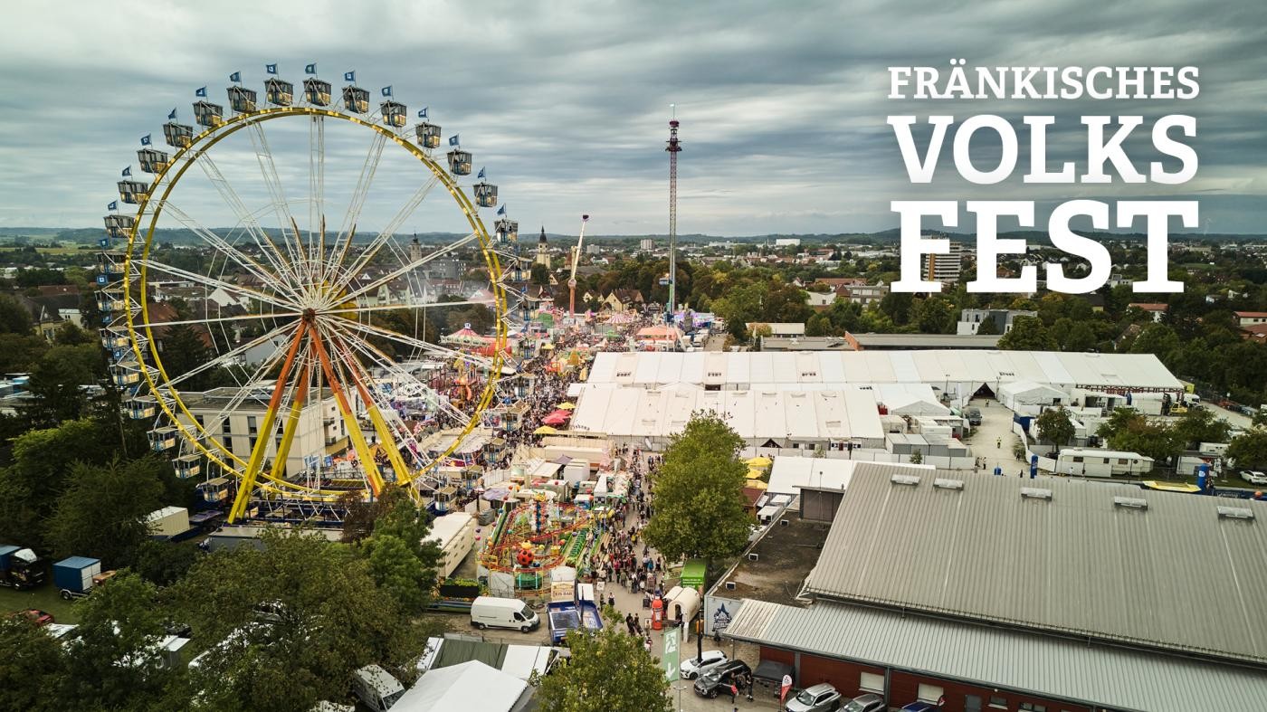 Blick auf die Villa auf dem Kreckelberg, die von Wald umgeben ist