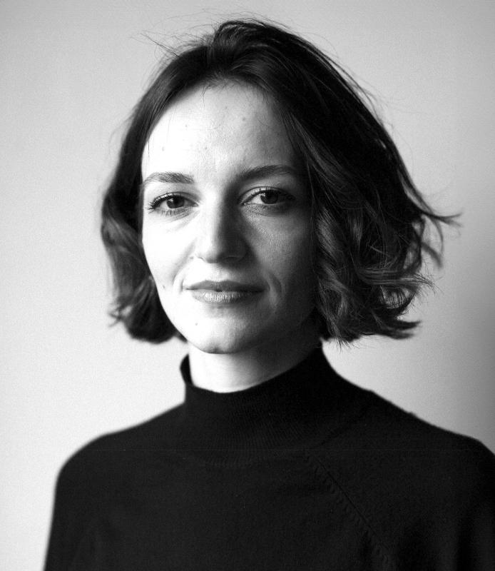 Schwarz/weiß Portraitbild von einer Frau