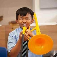 P-Bone die von einem Kind gespielt wird